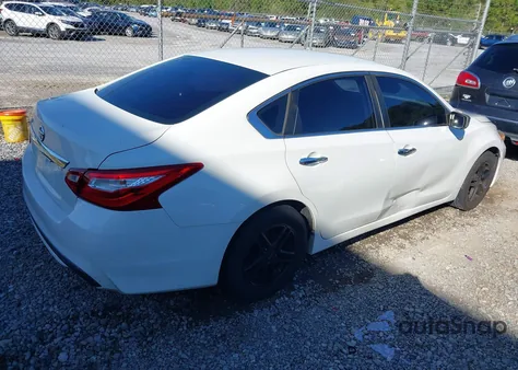 2017 Nissan Altima 2.5 S z USA, uszkodzony, nr VIN 1N4AL3AP8HN336038